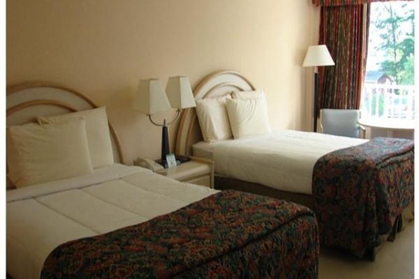 Hotel Tahoe Resort on Lake George